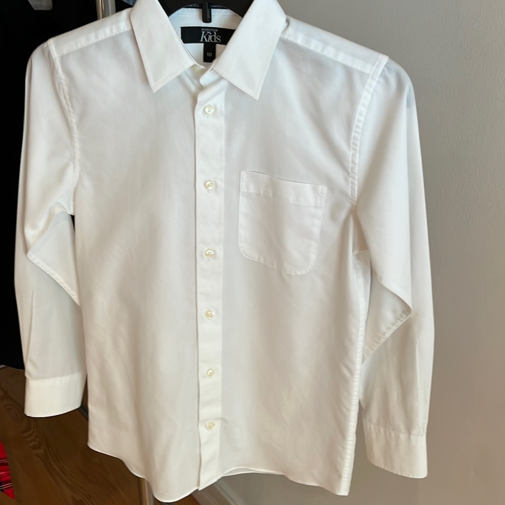 New without tags size 10 boys long sleeve dress shirt.